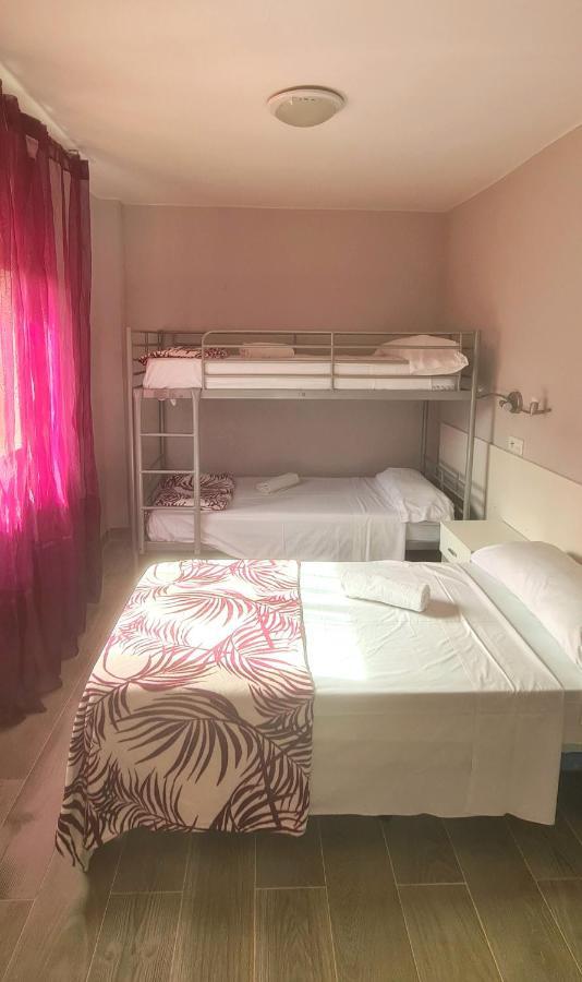 Hostal La Cabana Salou Kültér fotó