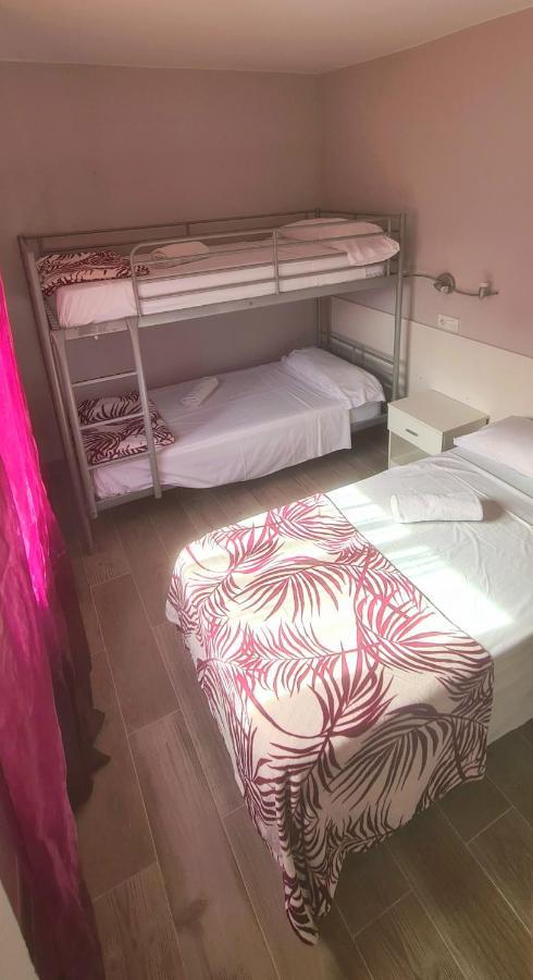 Hostal La Cabana Salou Kültér fotó